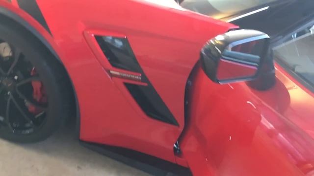 2017 Corvette Grand Sport Curb Alert System in Action смотреть онлайн