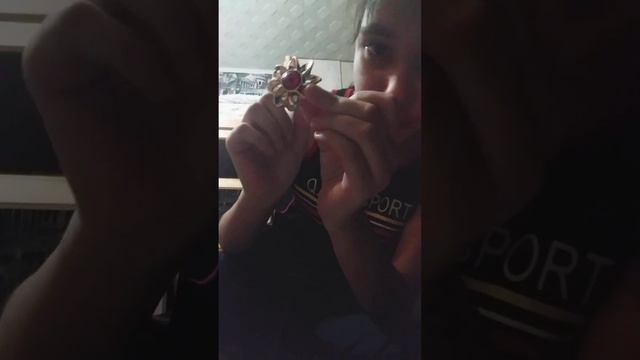 показываю что нам подарили мальчики на 8 марта смотреть онлайн