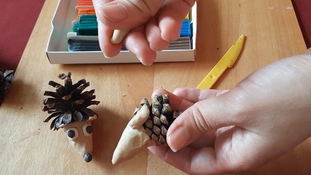 ПОДЕЛКА ИЗ ШИШЕК. КАК СДЕЛАТЬ ЕЖИКА ИЗ ШИШКИ. МК "ШИШКИ МЫШКИ" смотреть онлайн