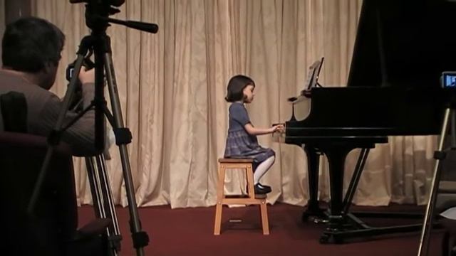 Alisa playing the piano at a concert on 22/11/14. "The Stroke of Midnight" by Sarah Walker. смотреть онлайн
