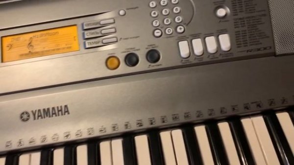 Обзор синтезатора Yamaha PSR R300
