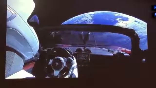 На Орбите Земли Родстер Илона Маска смотреть онлайн