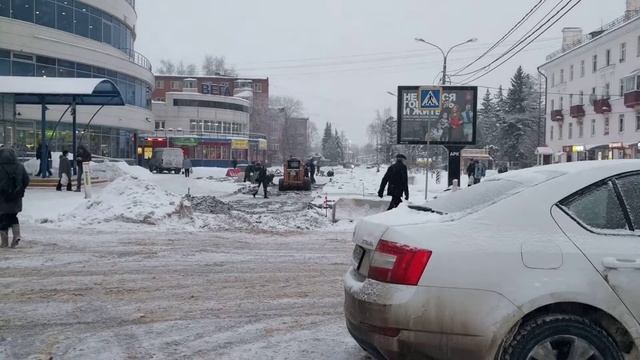 Благоустройства центра Солнечногорска. Укладка плитки в снег (часть 2) смотреть онлайн