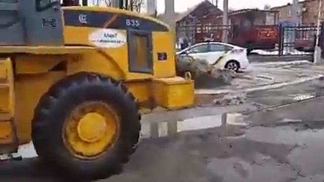 Как не надо делать дороги! Асфальт прямо в лужи. смотреть онлайн