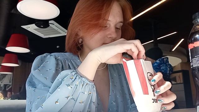 Май| Прогулки, иллюстрации и "вечер презентаций" смотреть онлайн