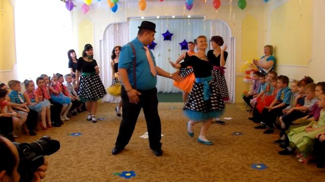 Танец родителей на выпускном Одесса 2016 детский сад № 57 - группа Радуга смотреть онлайн