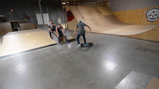 PRO SCOOTER RIDERS PLAY GAME OF S.K.A.T.E. смотреть онлайн