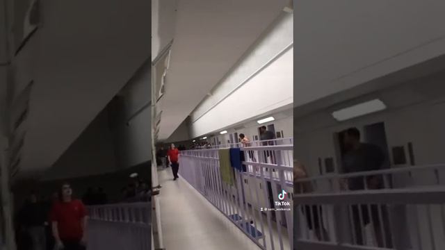 Bit of prison urban warefare on the landing 😂🤦🏻♂️ part 1 смотреть онлайн