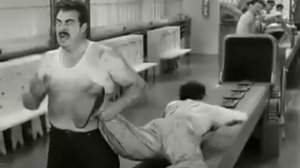 Чарли Чаплин на конвейере))