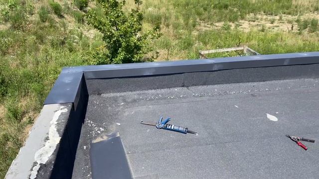 Переделали крышу, снова отпало заземление, делаю ступени из керамогранита на веранде