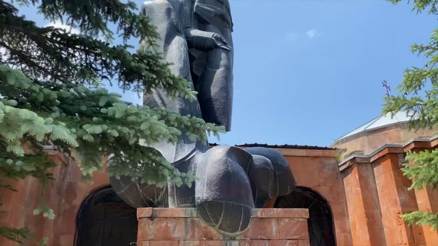 Спитак/ Землетрясение 1988/ Восстановление города/ Храм смотреть онлайн