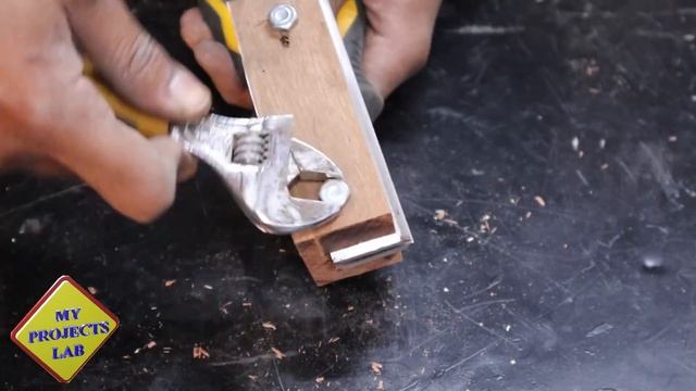 DIY Dowel Making Jig - Make Multi Size Wood Dowels Using Planer Blades. смотреть онлайн