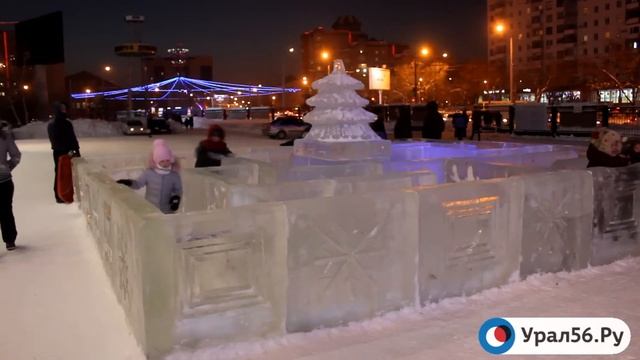 В Оренбурге прошло открытие самой красивой елки смотреть онлайн