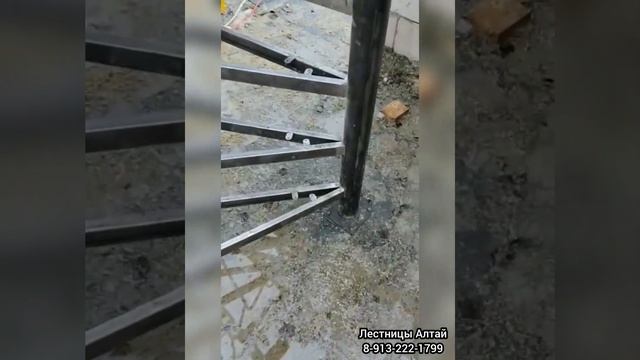 Винтовая лестница на первоначальном этапе стройки. Работаем по Алтайскому края и Республики Алтай смотреть онлайн
