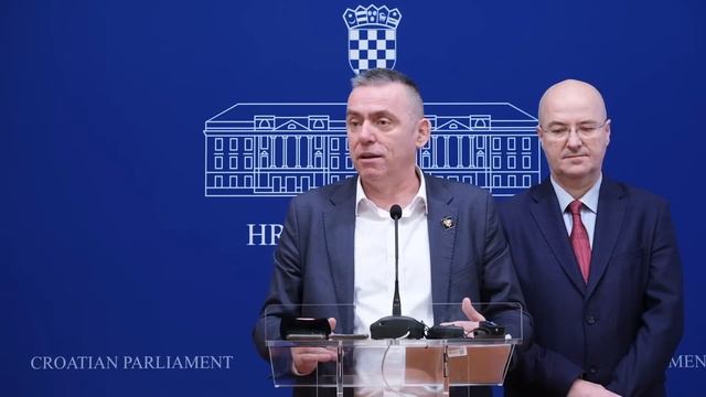 Mlinarić: "Ove godine Milorad Pupovac neće baciti vijenac u Dunav. Ja ga čekam tamo" смотреть онлайн