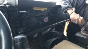 Бизнес на спецтехнике_ Меняем гидроцилиндр кузова. Один КамАЗ чиним, другой ломается.