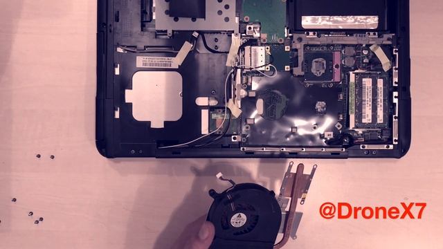 Как разобрать ноутбук ASUS K40, K50, K70 (ASUS K40, K50, K70 Disassembly)