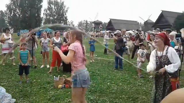 На празднике Огурца в Суздале смотреть онлайн