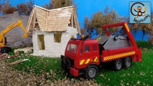Милан и Папа строят домик для игрушек - Самосвал, Мусоровоз и Домик. Манкиту