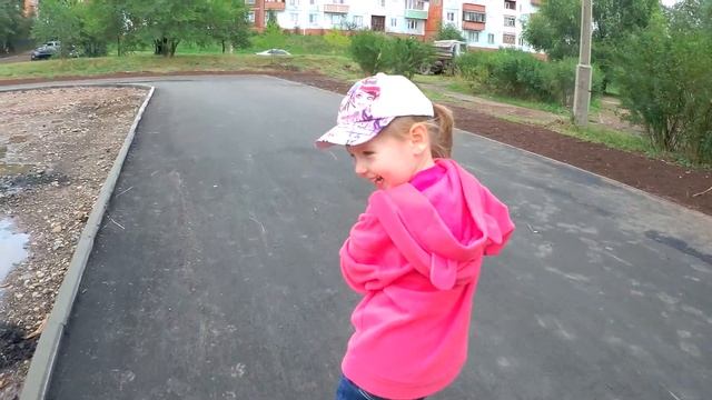 На самокате по новому асфальту ? смотреть онлайн