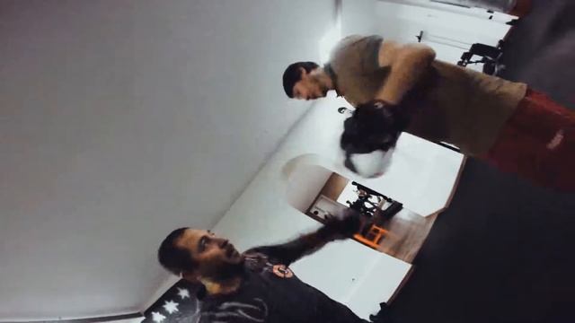 Золотое правило боксера: "Не смотри в сторону, - пропустишь са.. смотреть онлайн