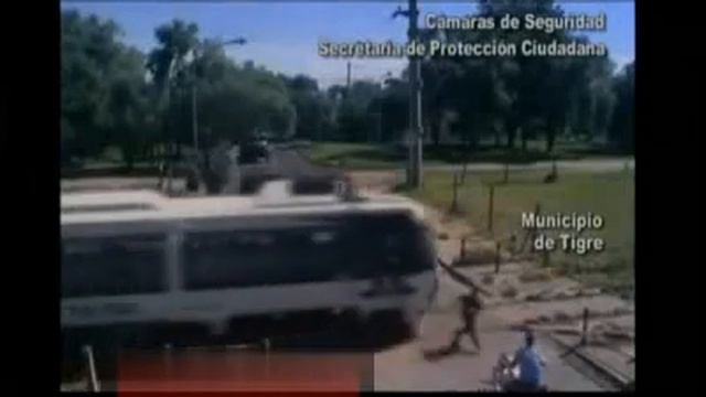 Герой нашего времени. Он спас семью от поезда и исчез... смотреть онлайн