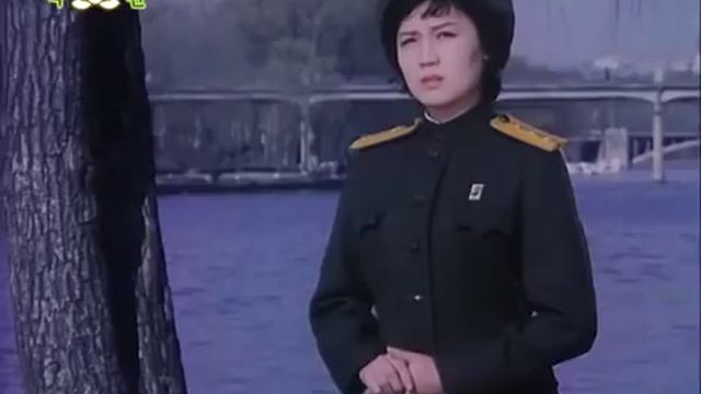 A Traffic Controller on Crossroads (North Korea) смотреть онлайн