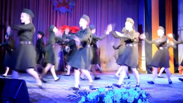 Хореографический коллектив "Задоринка": "Синий платочек". смотреть онлайн