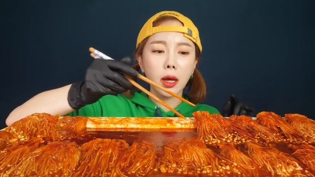 [Mukbang ASMR] 핵맵!?매운 불닭팽이버섯(레시피 포함) SPICY ENOKI MUSHROOMS(RECIPE)WITH FIRE SAUCE Ssoyoung