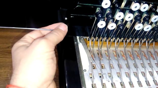 Замена кнопочных рычагов грифа баяна 'Ансамбль 3' смотреть онлайн