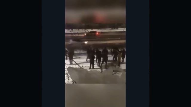 Улан-удэнцы отметили Новый год в стиле разборок 90-х смотреть онлайн