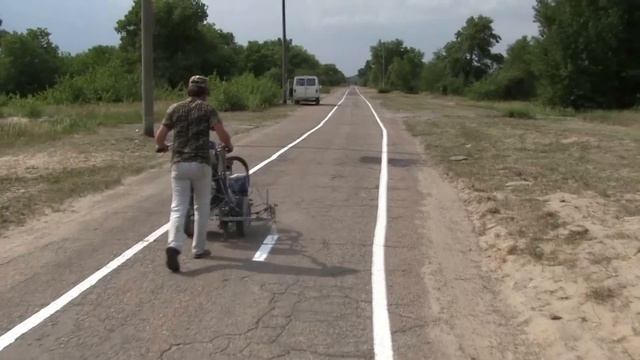Нанесение разметки на левобережную велодорожку смотреть онлайн
