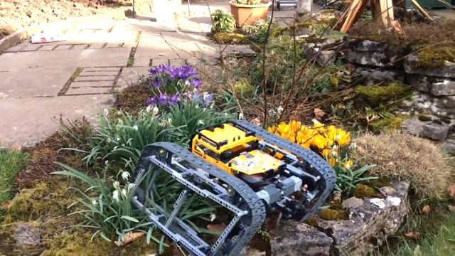 Unique Adapting Tracked Vehicle! Lego Technic MOC. Simple build! Episode 4 of my Climbing Models смотреть онлайн