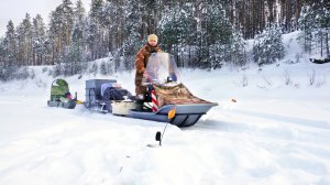 ЩУКА ХВАТАЕТ МЕРТВЕЦА! РЫБАЛКА НА МОТОТОЛКАЧЕ! СТАВИМ ЖЕРЛИЦЫ НА ТЕЧЕНИИ. ТАЕЖНАЯ РЕКА.