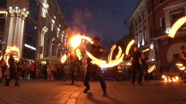 Show Must Go On.mp4 смотреть онлайн