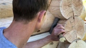 Конопатка углов сруба