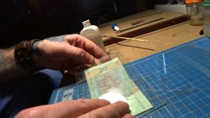 как склеить купюру без скотча