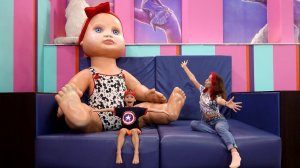 Марк шутит и показывает детские истории