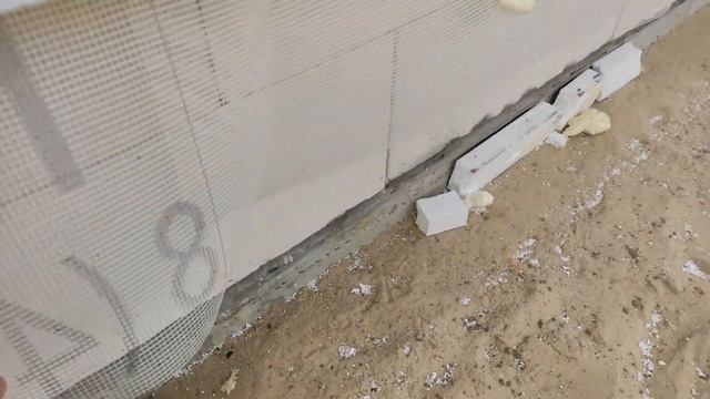 Начинаем утепление фасадов одноэтажного газобетонного дома с плоской кровлей и верандой СФТК Ceresi смотреть онлайн