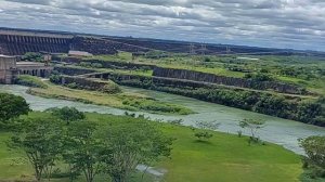 Гидроэлектростанция Итайпу - рукотворное чудо света. Бразилия, Парагвай