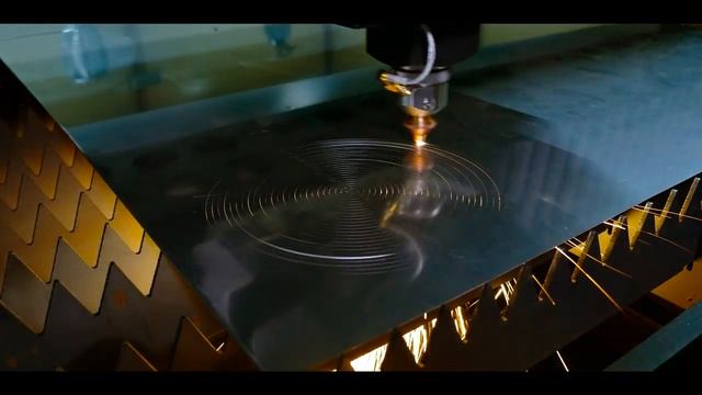 Лазерный станок по металлу мощностью 500 Вт - резка стали 1 мм. смотреть онлайн