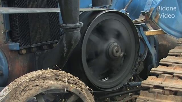 Dreschen mit dem Lanz Bulldog - Tractor start, run and threshing смотреть онлайн