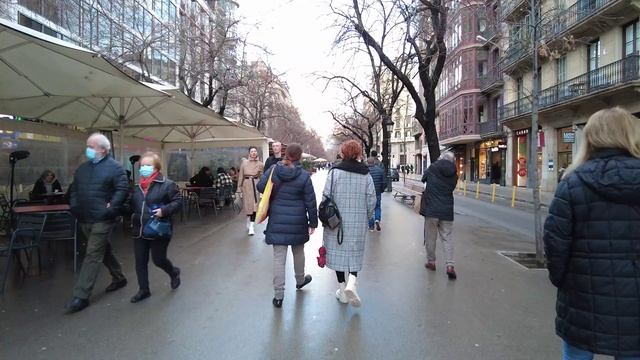 Barcelona, Spain ?? - Rainy Day Walk Rambla de Catalunya - 4K Walking Tour in 2022 смотреть онлайн