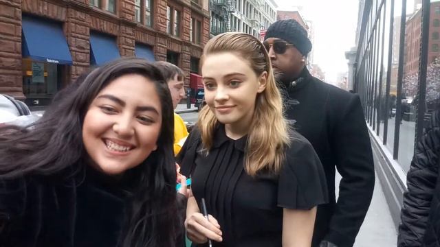 Josephine Langford signing & taking pictures at AOL Build Studio. смотреть онлайн