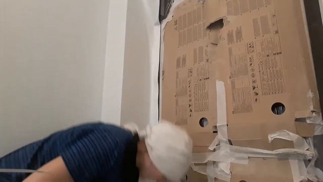 Как обрезать ровно кромку обоев у примыкания. смотреть онлайн