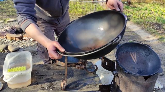 Как не нужно обжигать чугунный казан или льняное масло против подсолнечного смотреть онлайн
