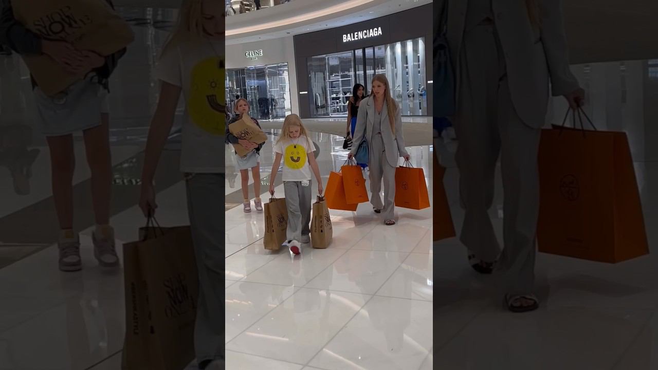 Шопинг с дочками в Дубай Молле! смотреть онлайн
