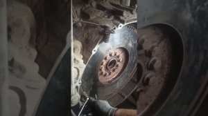 установка маховика евро 5 Даф. видео длинное потому что никуда не спешил)))) часть 1