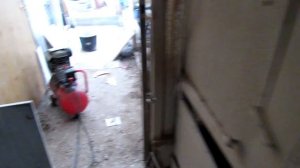 "Перепёлкино" Побелка курятника известью.