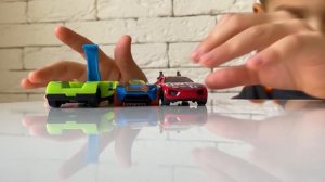 Марк вернул пропавшую машинку и получил взамен много новых машинок Хот Вилс.